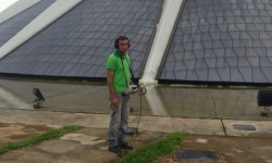 Caça vazamento na Catedral de Brasília